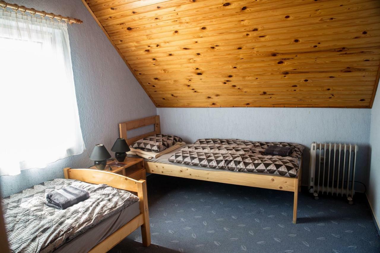 Berger Pince-Vendeghaz, Hajosi Pincek Hotel Exterior foto